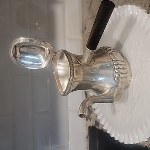 ❤️Beautiful Vintage International Silver Plate Coffee/Tea Kettle